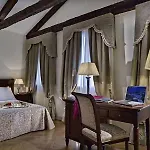 Dell'opera Hotel