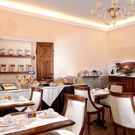 Dell'opera Hotel Wenecja