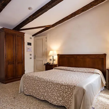 ホテル デロペラ