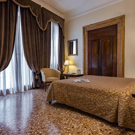 Hotel Dell'opera 3*