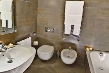 Dell'opera Hotel 3*