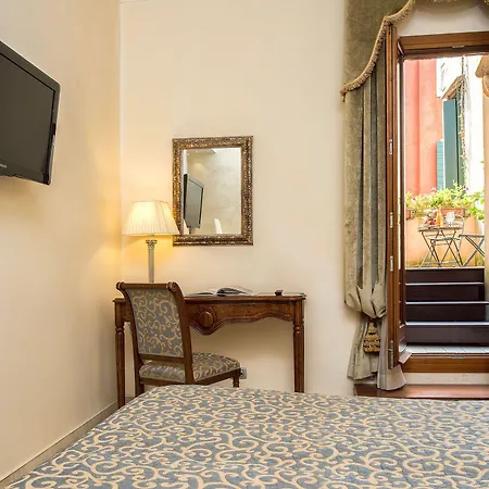 デロペラ ホテル 3*