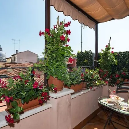 デロペラ ホテル 3*