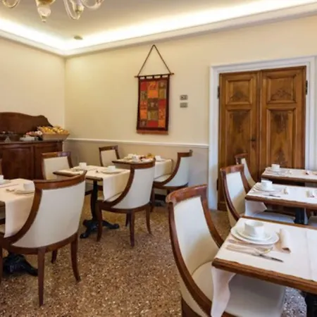 Dell'opera Hotel Veneza