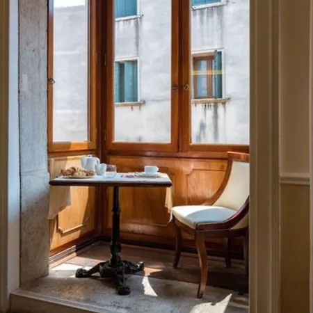 Dell'opera Hotel 3*
