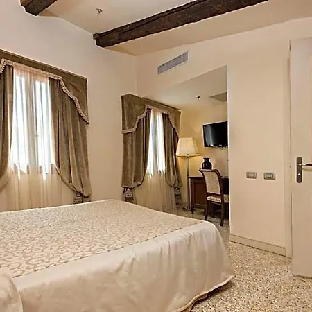 Hotel Dell'opera 3*