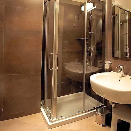 Dell'opera Hotel 3*