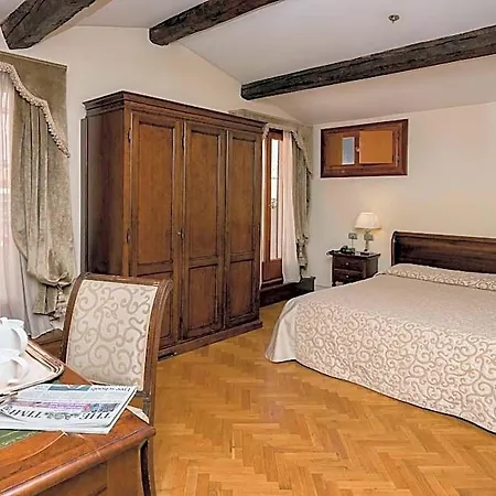 Dell'opera Hotel Venise