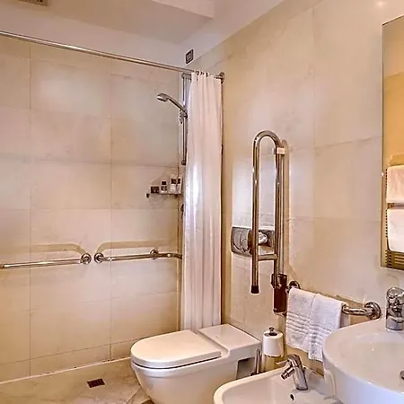Dell'opera Hotel 3*