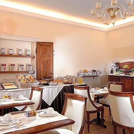 Hotel Dell'opera 3*