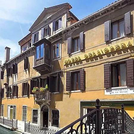 Dell'opera Hotel