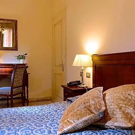 Dell'opera Hotel