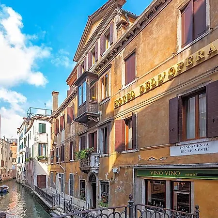 Hotel Dell'opera 3*