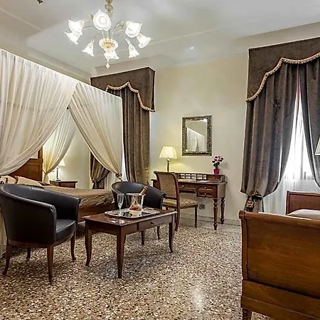 Dell'opera Hotel Venise