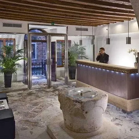 デロペラ ホテル