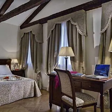 デロペラ ホテル