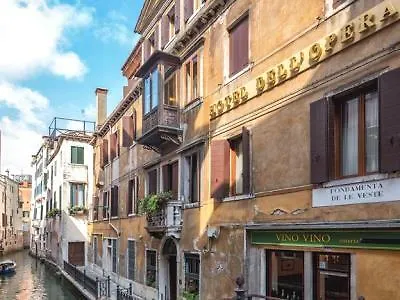 デロペラ ホテル 3*