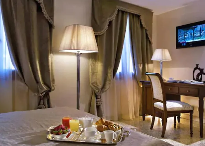 Dell'opera Hotel 3*