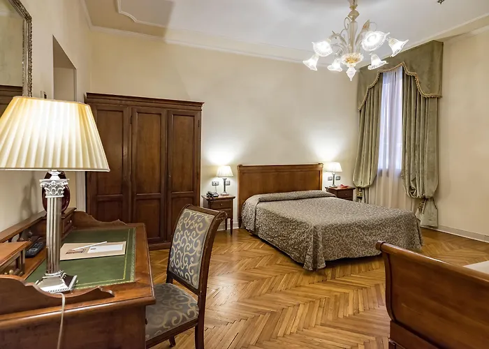 Dell'opera Hotel Venecia