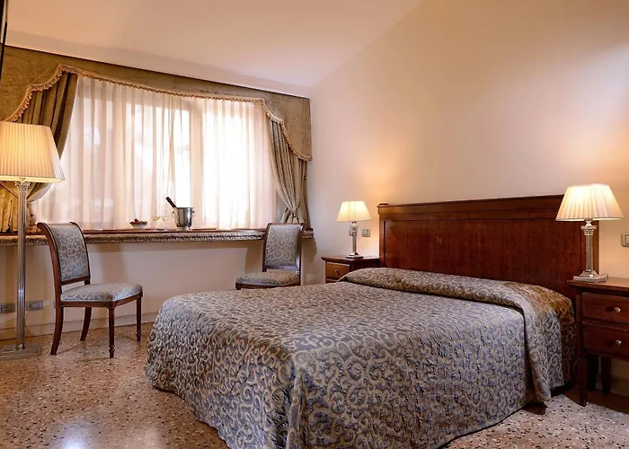 Dell'opera Hotel Venecia