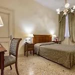 Dell'opera Szálloda