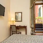 Dell'opera Szálloda 3*