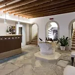 Dell'opera Szálloda 3*