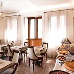 Dell'opera Szálloda Velence